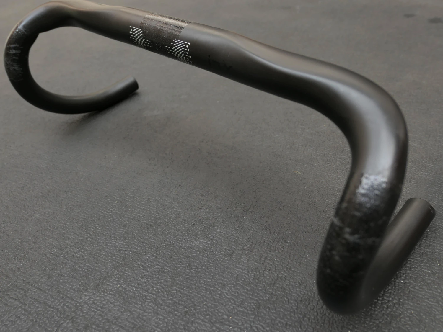 1. Ghidon carbon Brand-X 40 cm