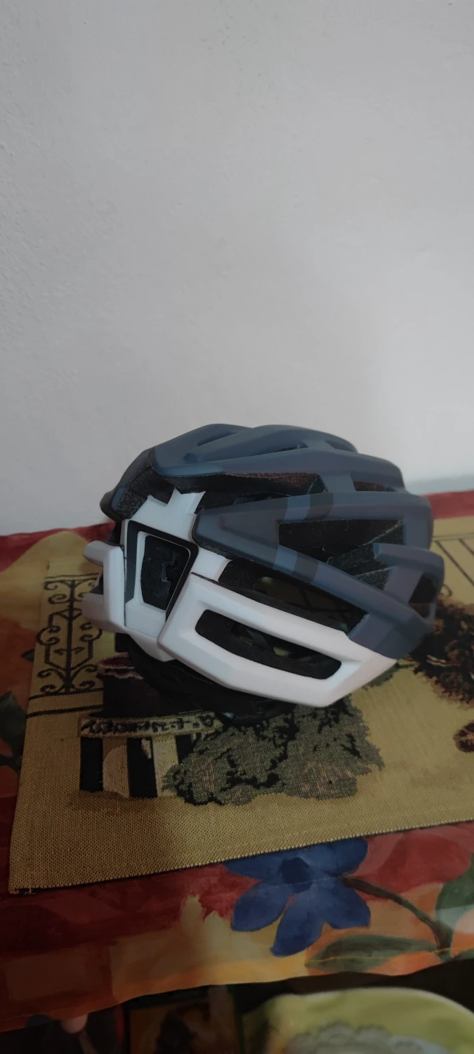 4. Casca One Mtb Race