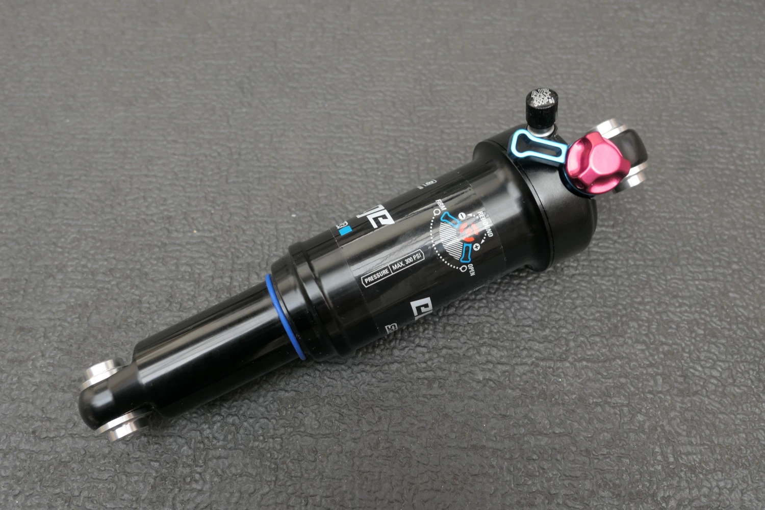 1. Amortizor Suntour EDGE LOR-8 190x45