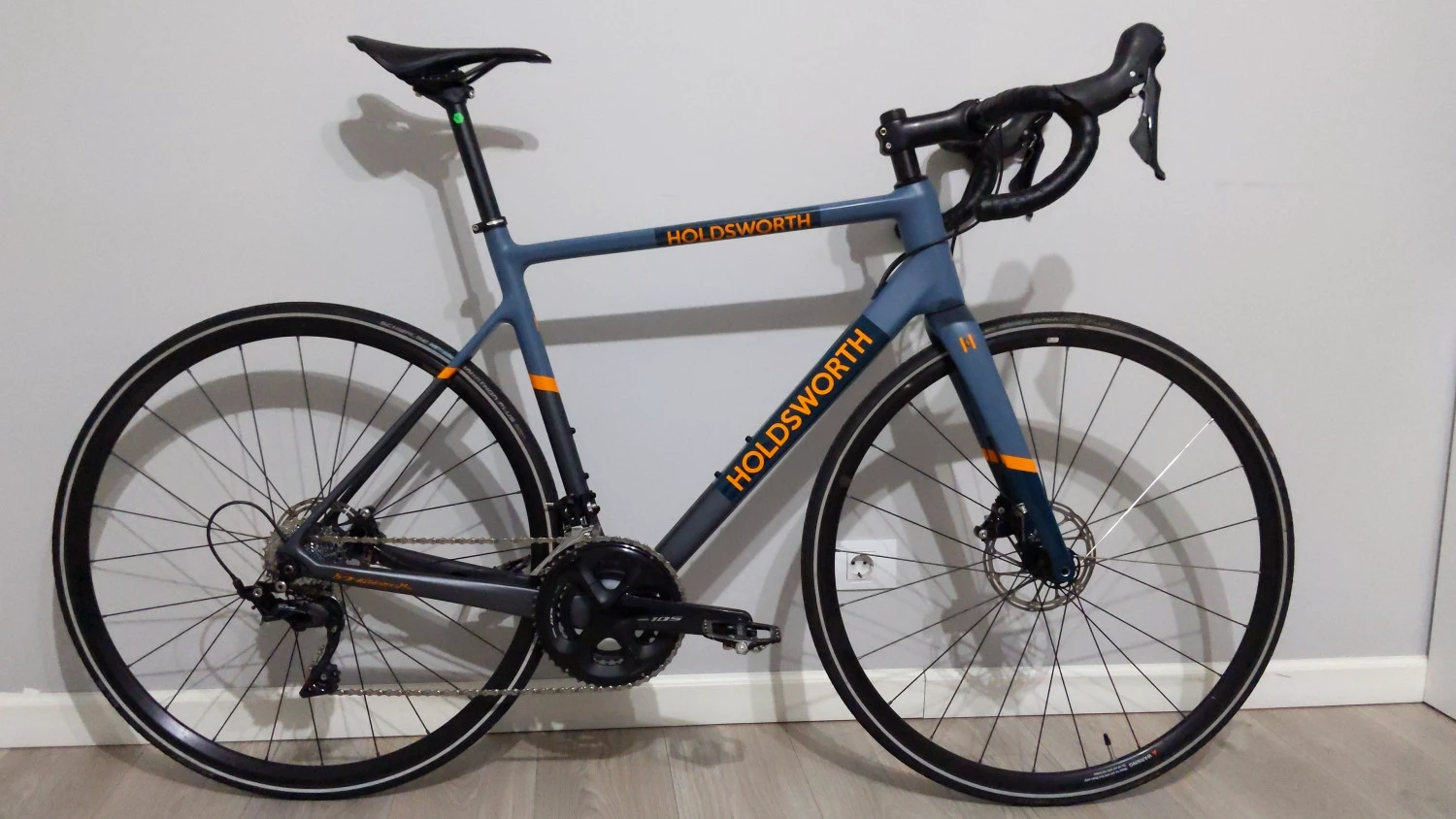 1. Bicicleta sosea/cursiera Holdsworth Corsa carbon