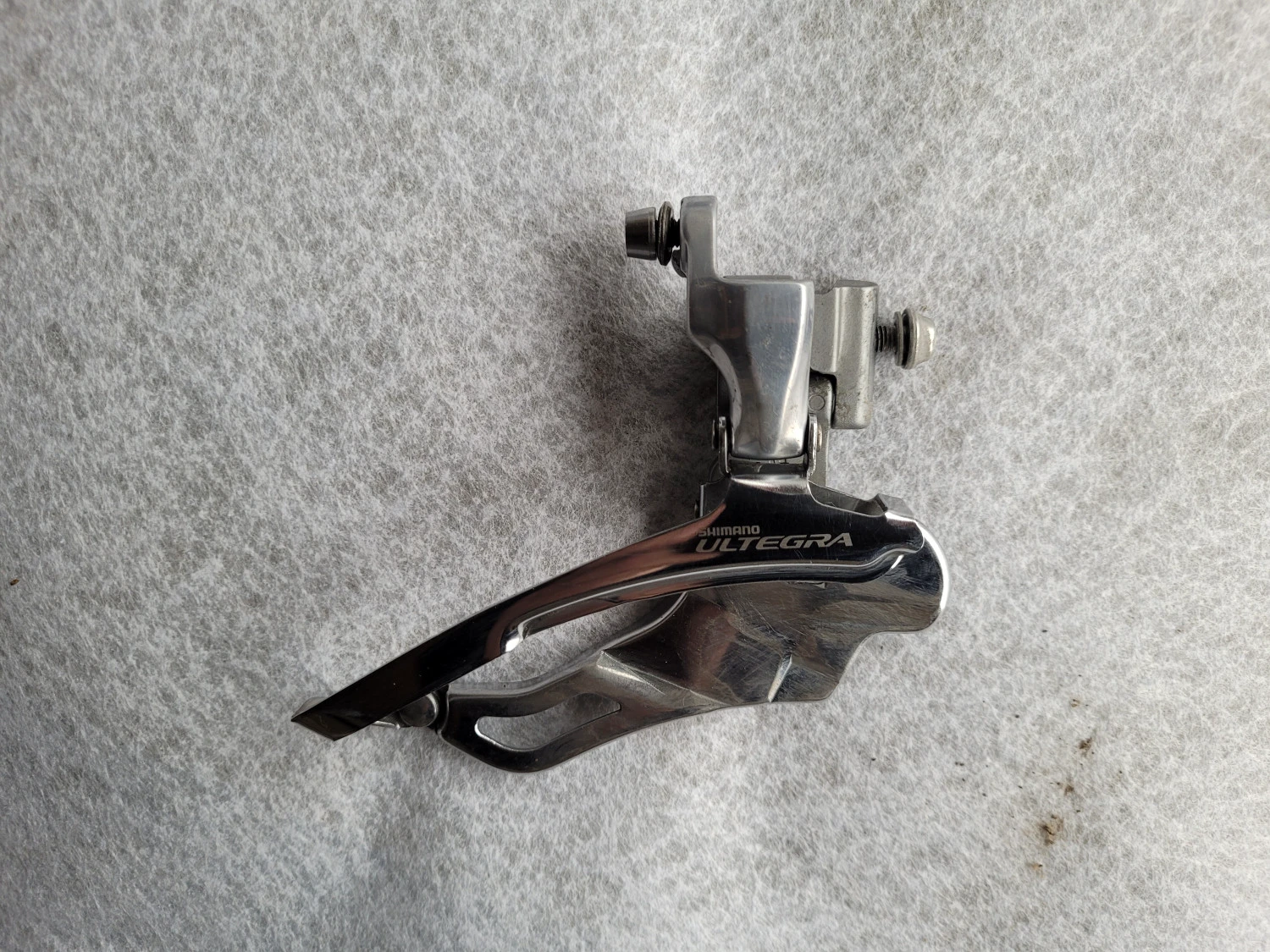 8. Groupset Shimano Ultegra R6500