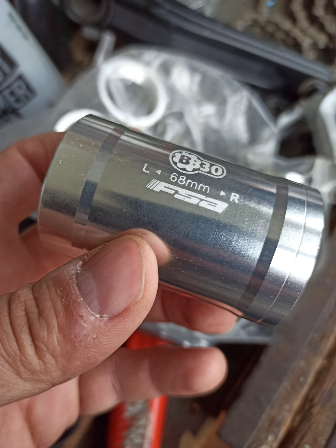1. Adaptor FSA cadru / monobloc de la BB30 la filet englezesc.