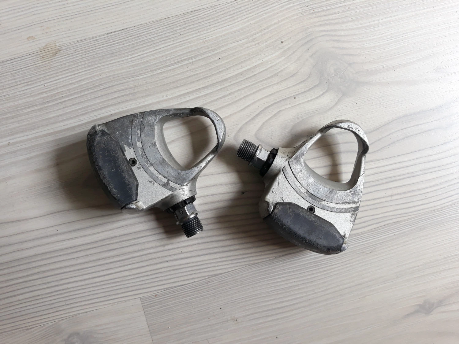 1. Pedale Campagnolo made in France.