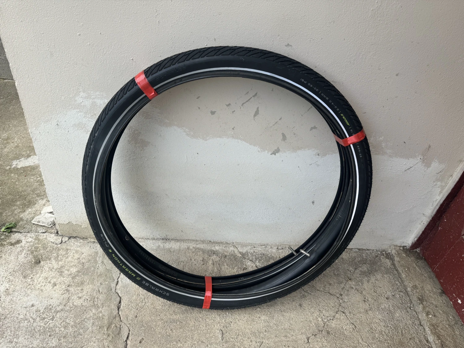 1. Set cauciucuri Schwalbe Marathon e-plus 28x2.15