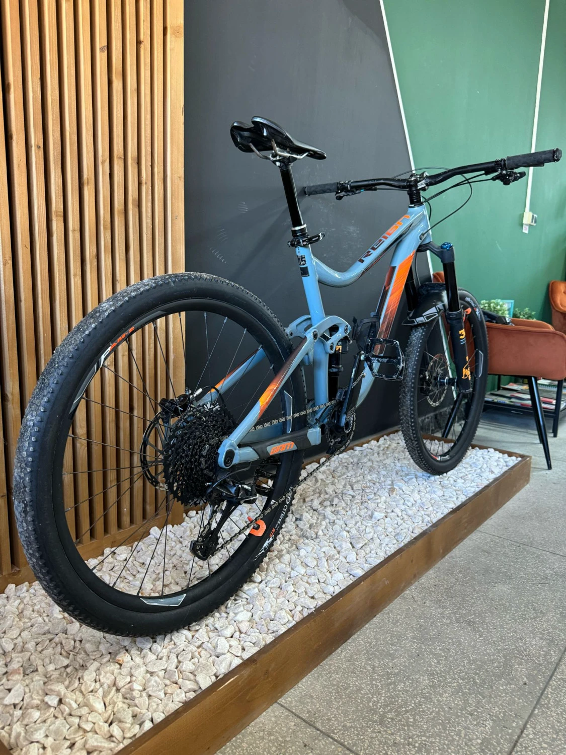 1. Giant REIGN 1.5 GE - Custom