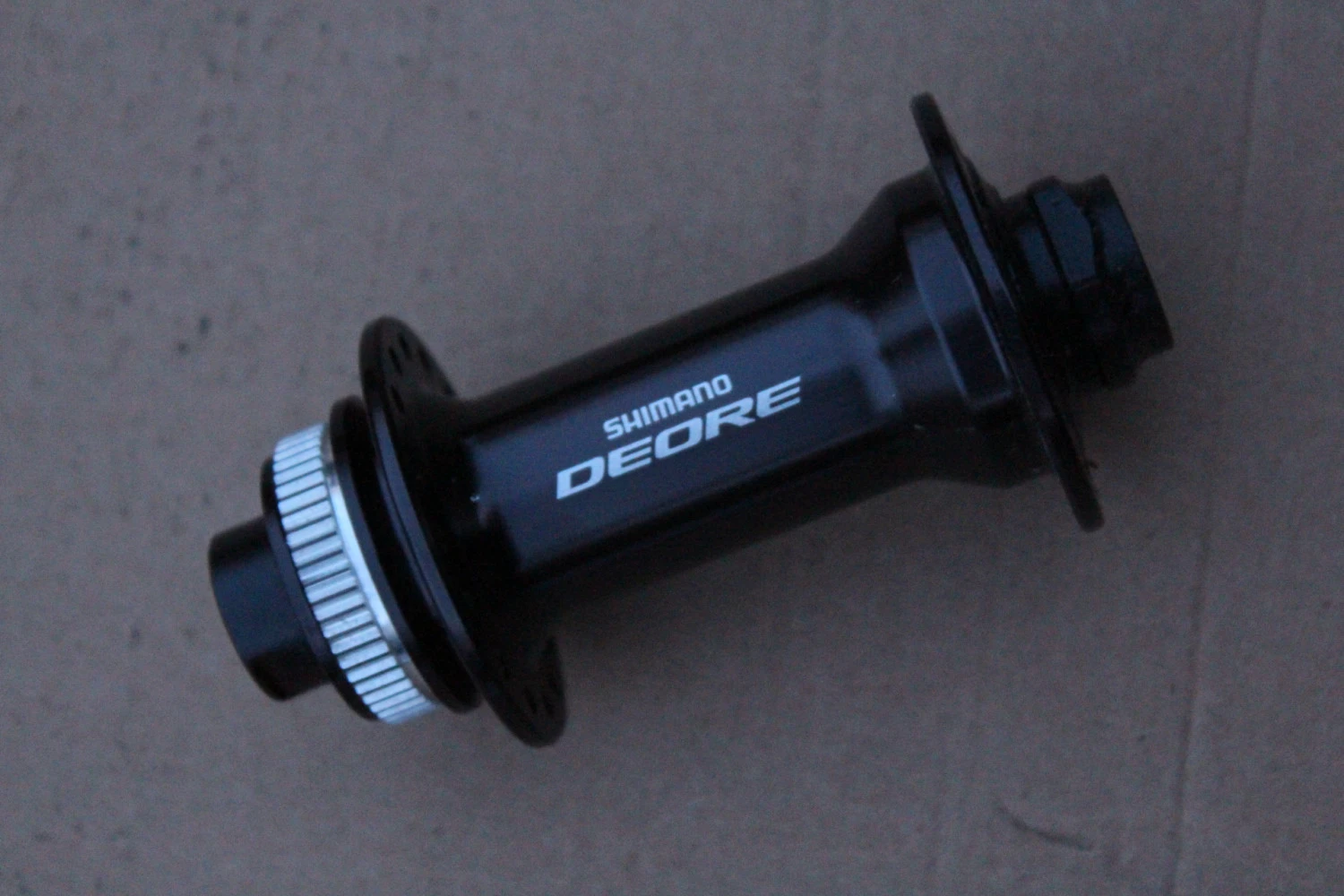 2. Shimano butuc fata Deore HB-M6010 32 15x110mm Boost