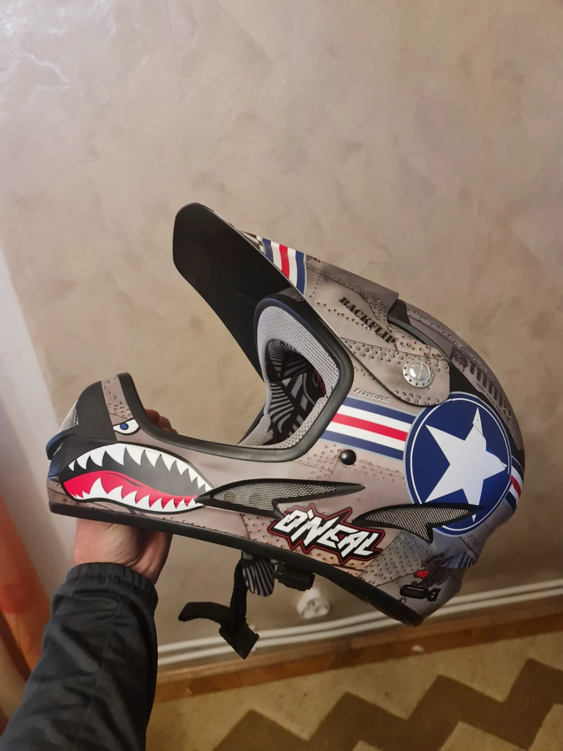 2. Casca O'Neal cu tot cu ochelari Blizzard impecabili