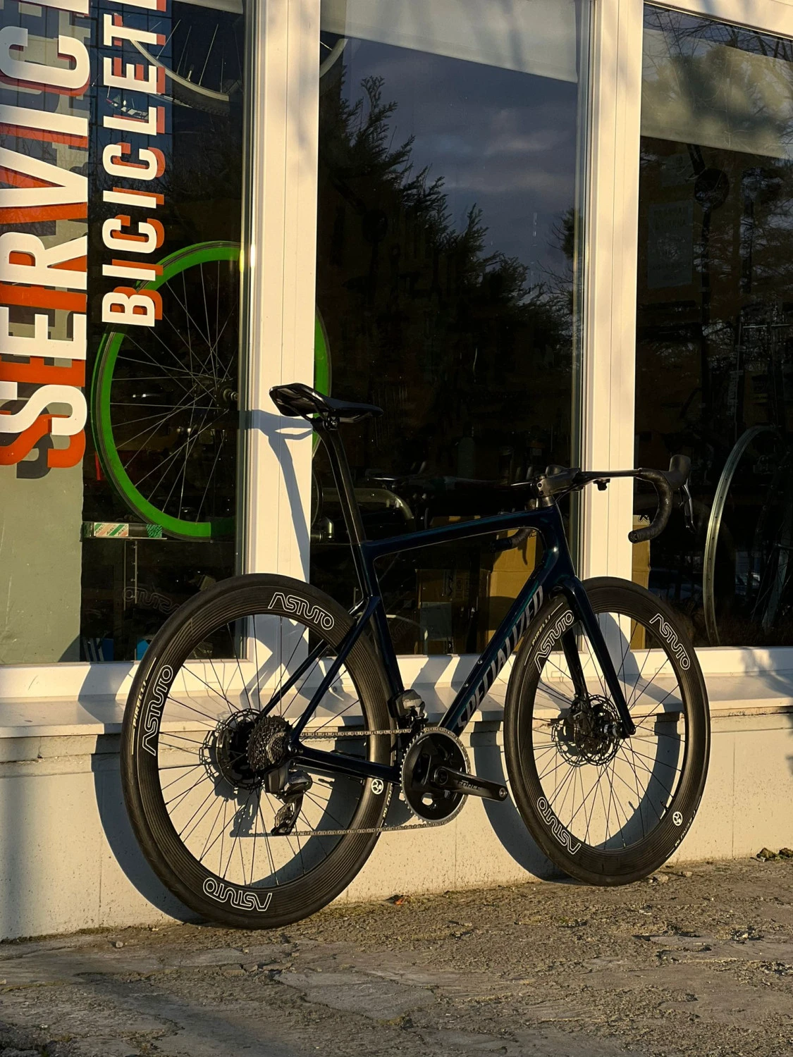7. Cursieră șosea Specialized Tarmac SL6 (Sram Force AXS, Zipp)