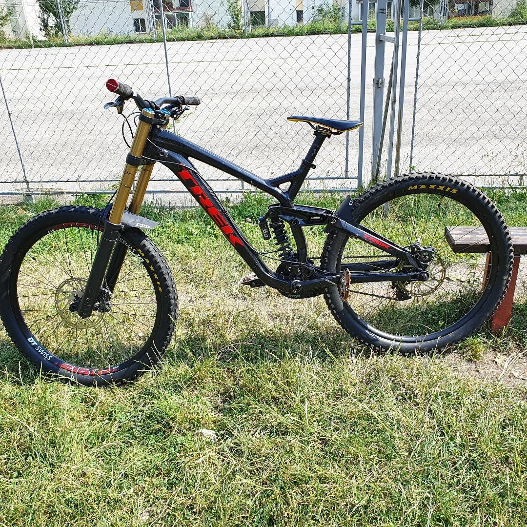 9. MTB Trek Session 88 DH 27.5, full suspension
