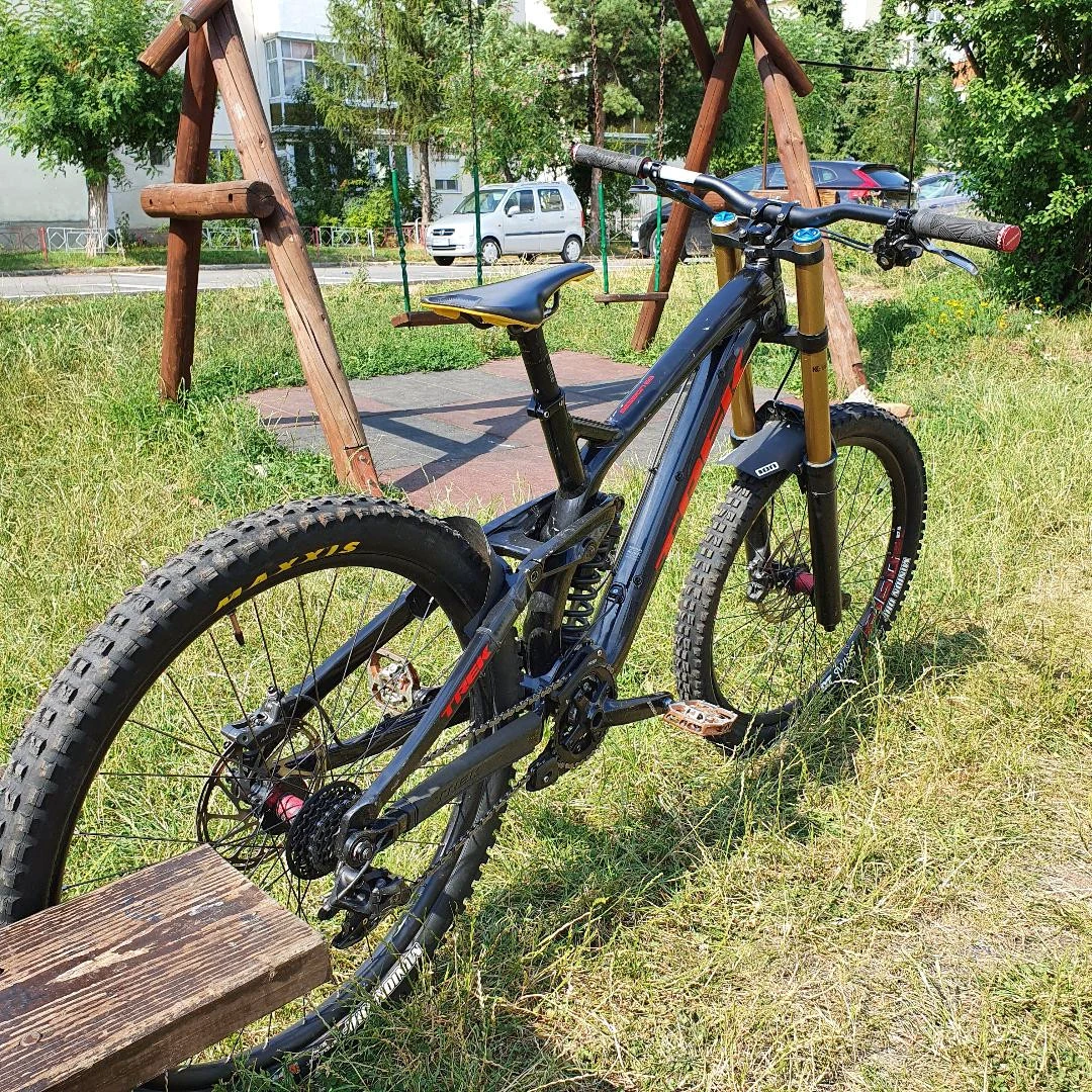 7. MTB Trek Session 88 DH 27.5, full suspension