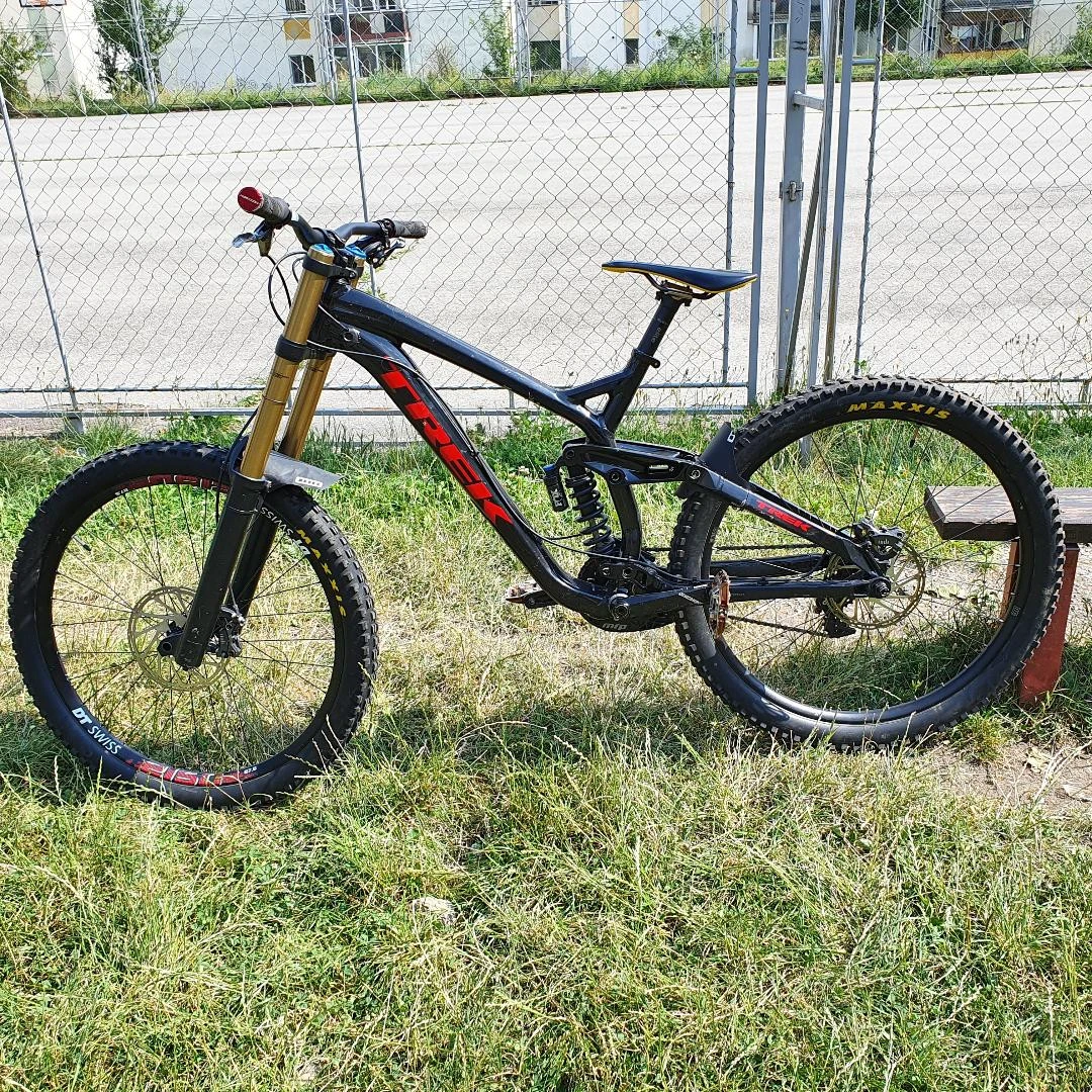 1. MTB Trek Session 88 DH 27.5, full suspension