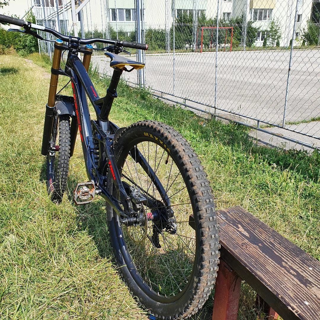8. MTB Trek Session 88 DH 27.5, full suspension