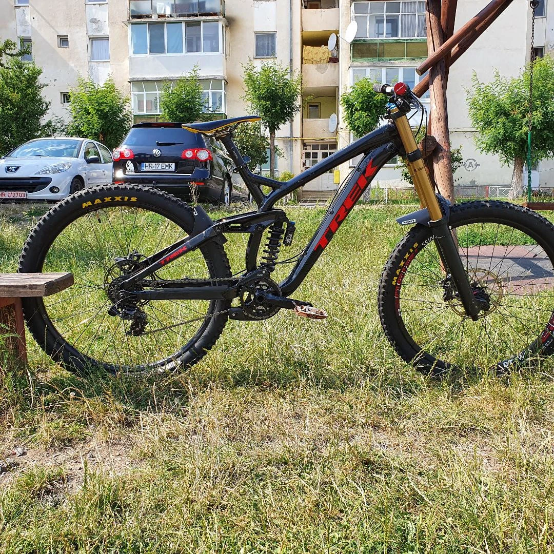 6. MTB Trek Session 88 DH 27.5, full suspension