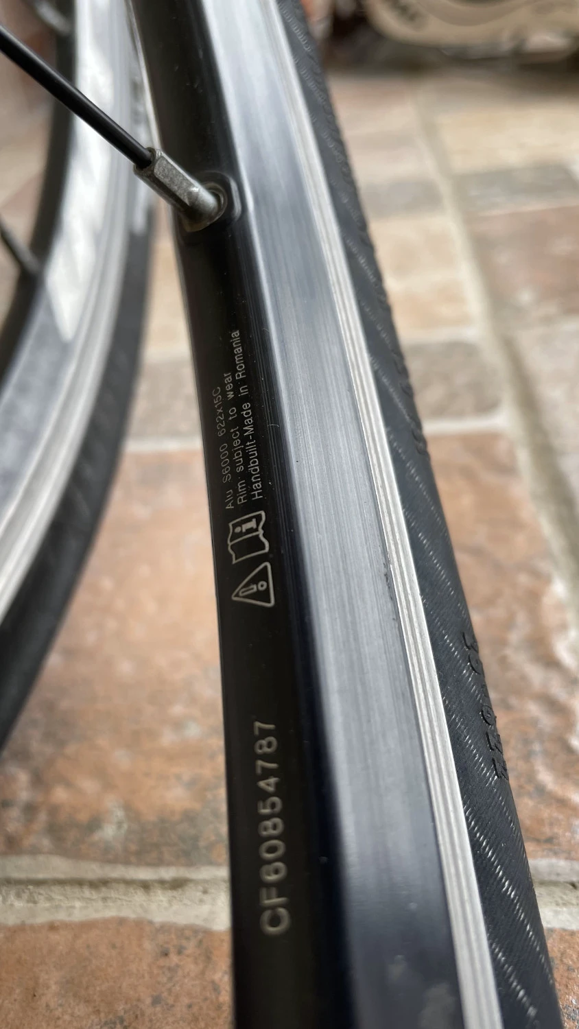 1. Mavic Aksium rim - set roti sosea + Cauciucuri
