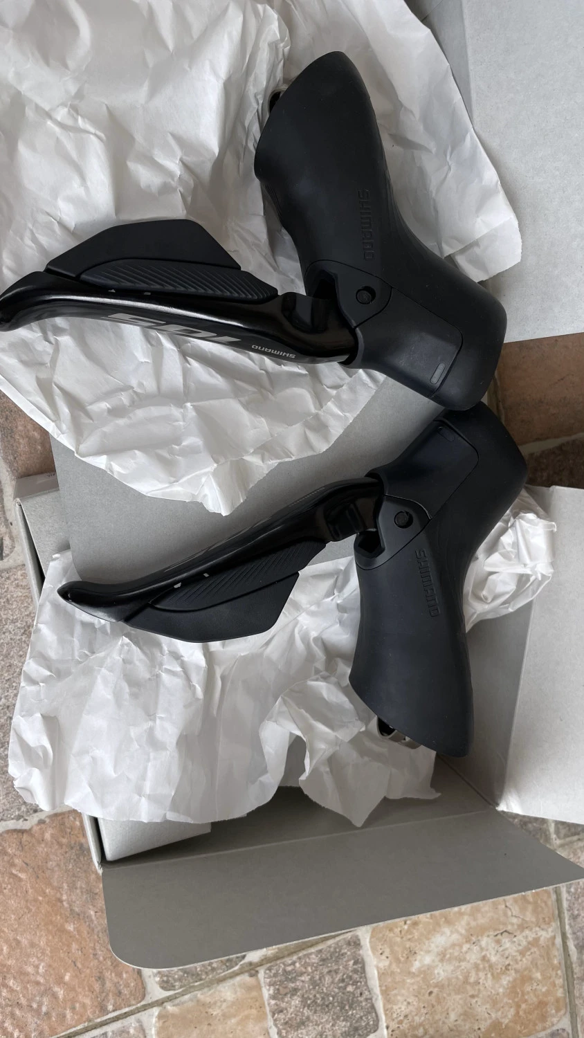 1. Manete Shimano Di2 105 R7170 2 x 12 viteze