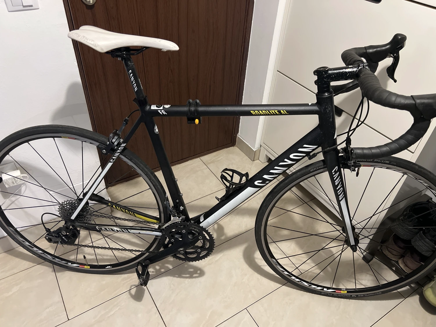 1. Cursiera sosea Canyon Roadlite AL 6.0, marime M