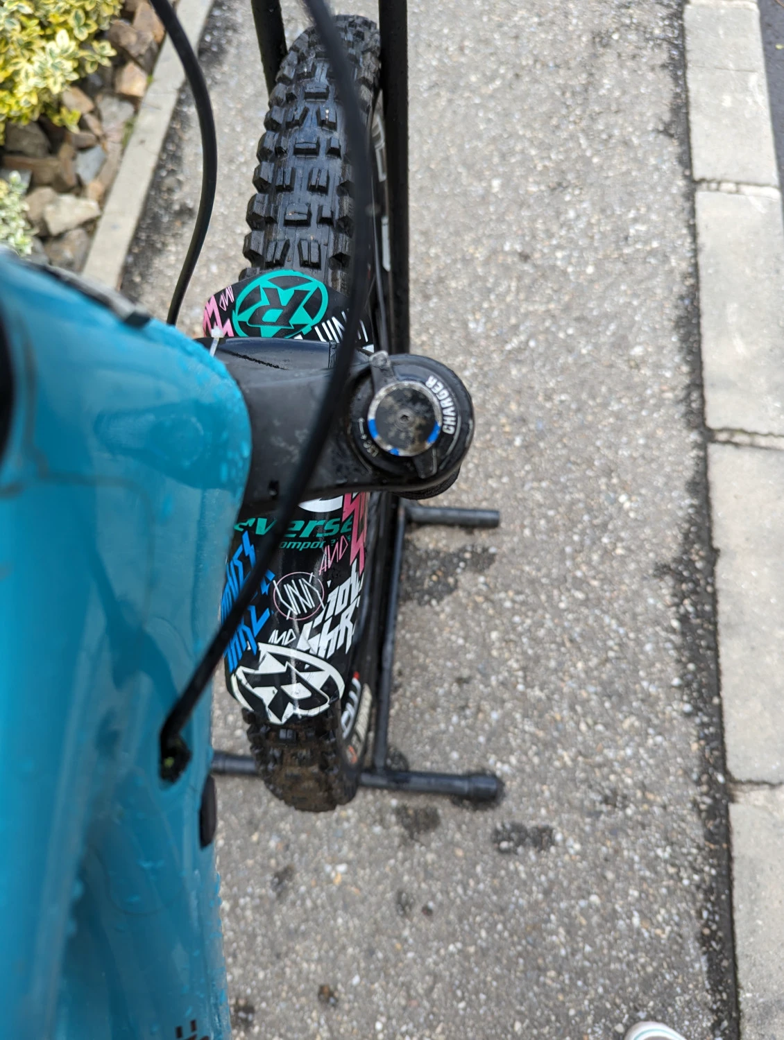 4. Vând bicicletă MTB Yeti SB6c 27.5", S Carbon