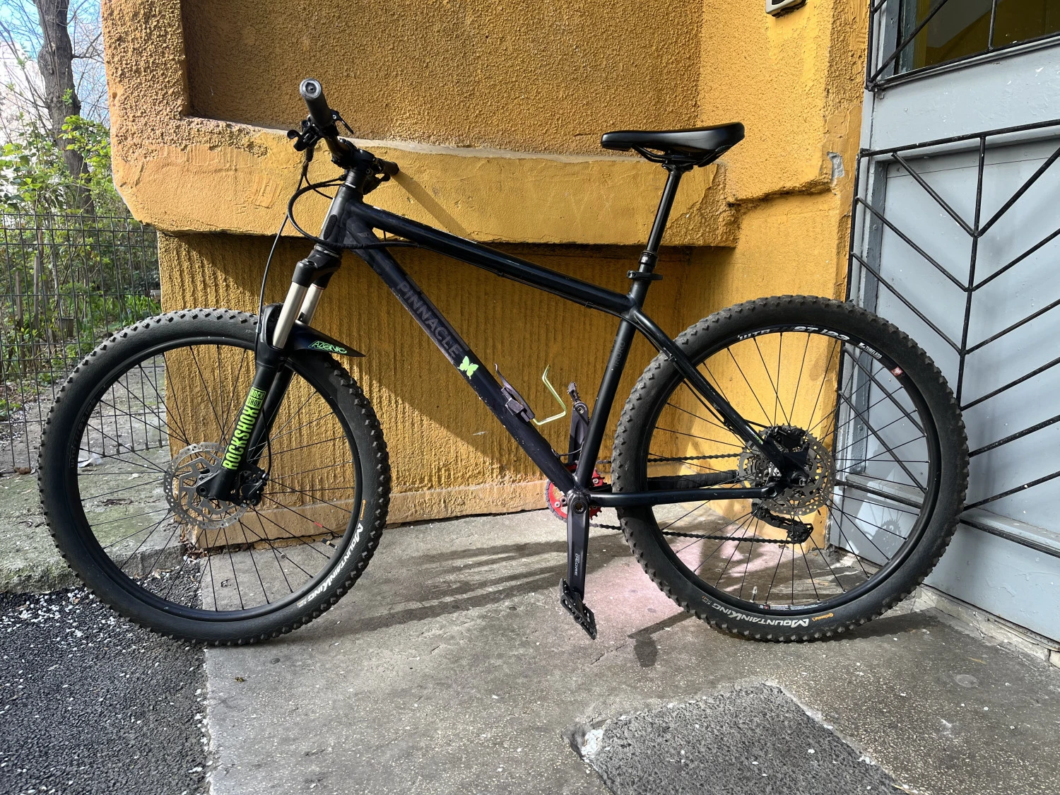 6. Bicicleta Pinnacle Iroko 2 Large