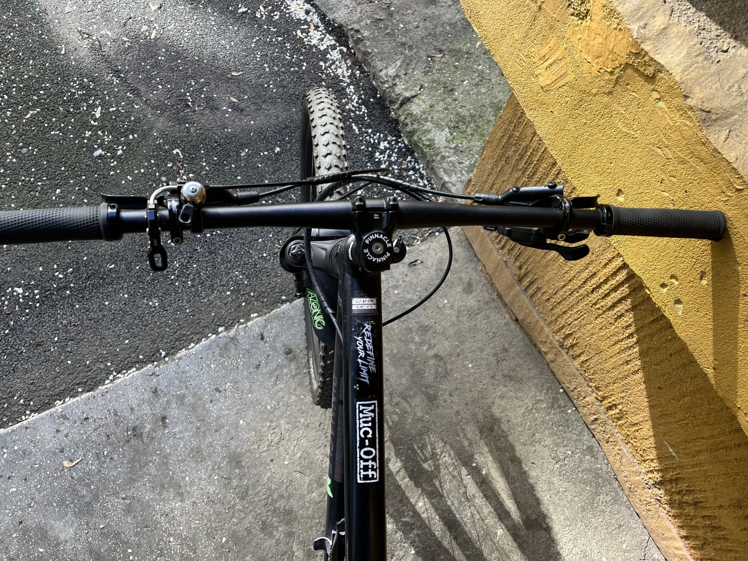 8. Bicicleta Pinnacle Iroko 2 Large