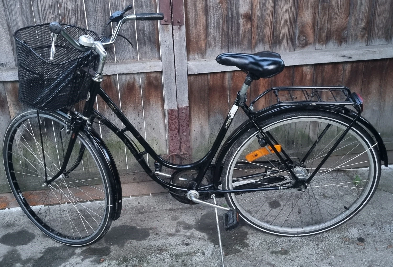 1. Bicicleta de dama/oras stare buna 3 viteze in butuc