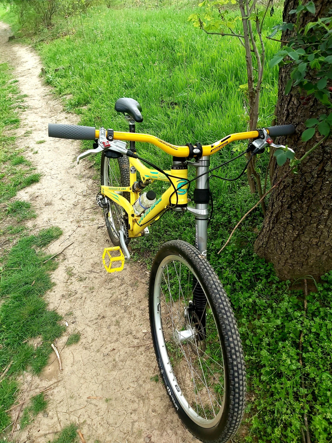 4. MTB Full Suspension Cannondale Rush
