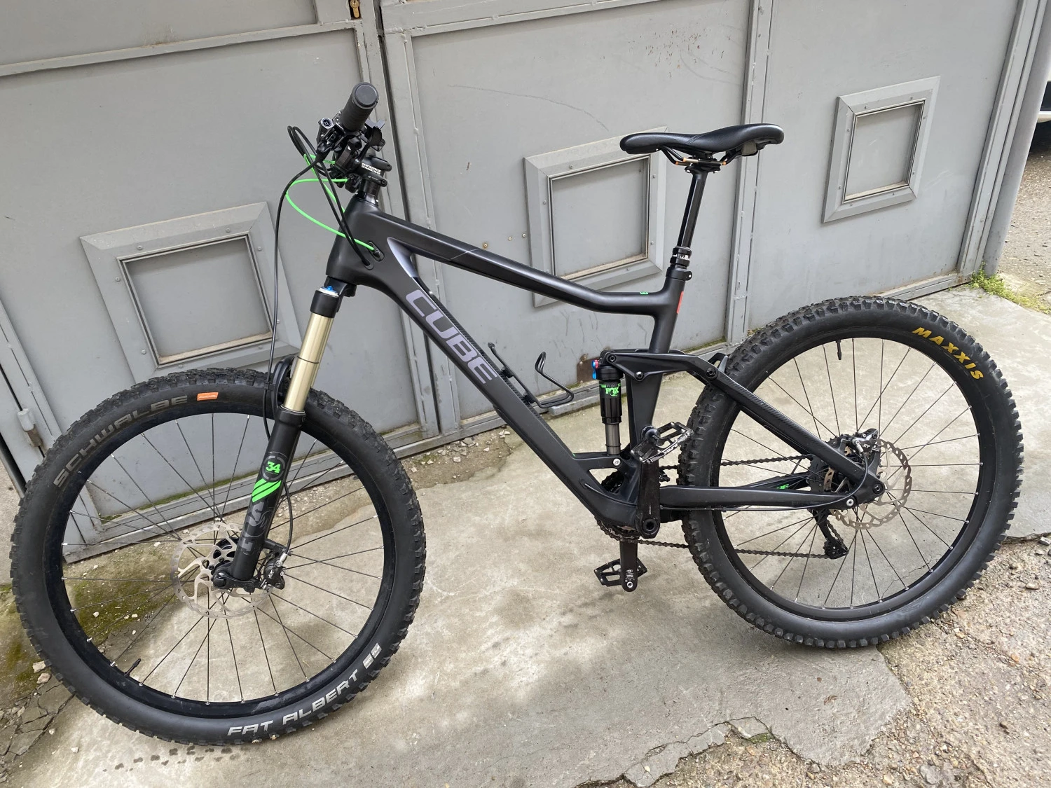 1. Vând bicicletă Cube stereo race 160hp