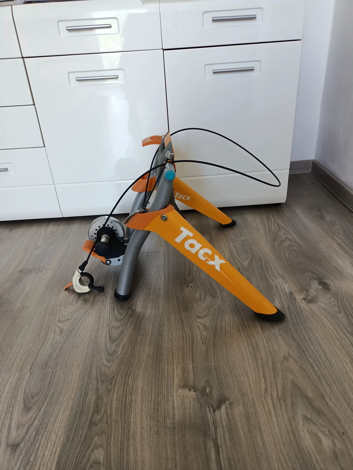 1. Vand Home trainer Tacx Satori