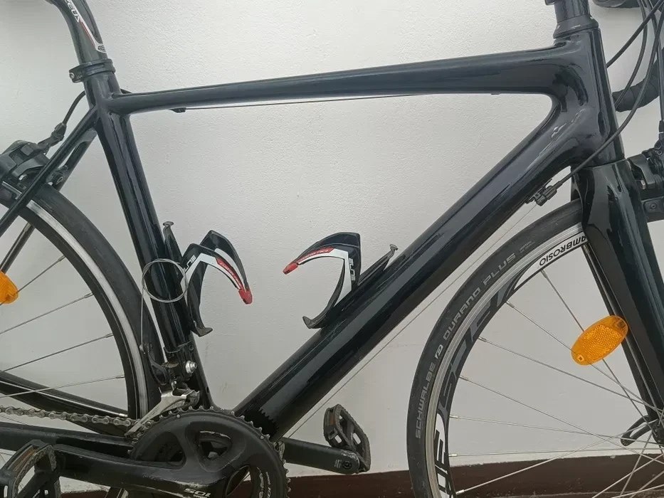 7. Bicicleta cursiera carbon Fuji Altamira 54 Shimano 105 2x10sp