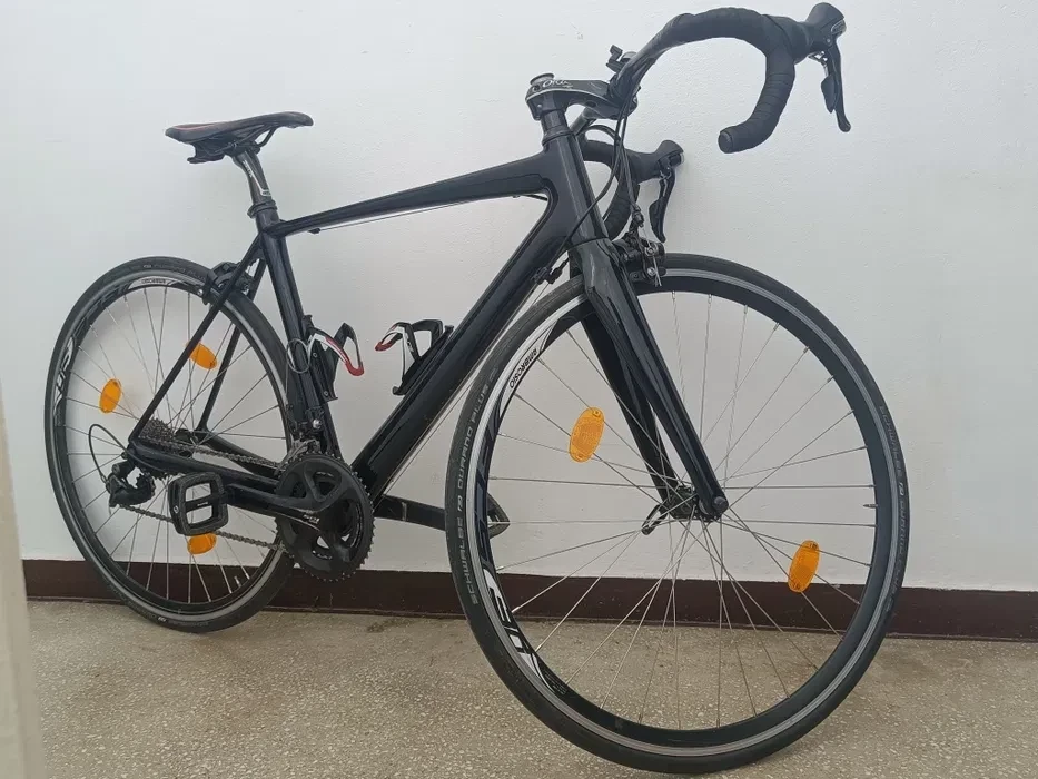 4. Bicicleta cursiera carbon Fuji Altamira 54 Shimano 105 2x10sp