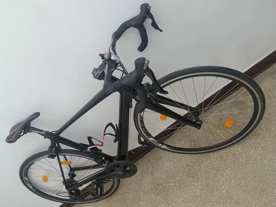 8. Bicicleta cursiera carbon Fuji Altamira 54 Shimano 105 2x10sp