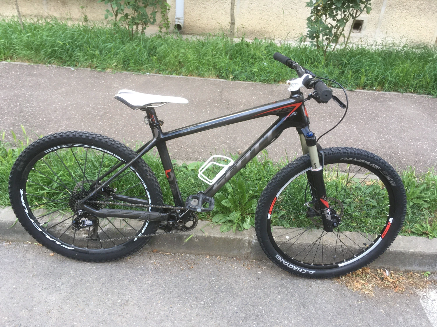 1. MTB Scott carbon, carbon, marime L