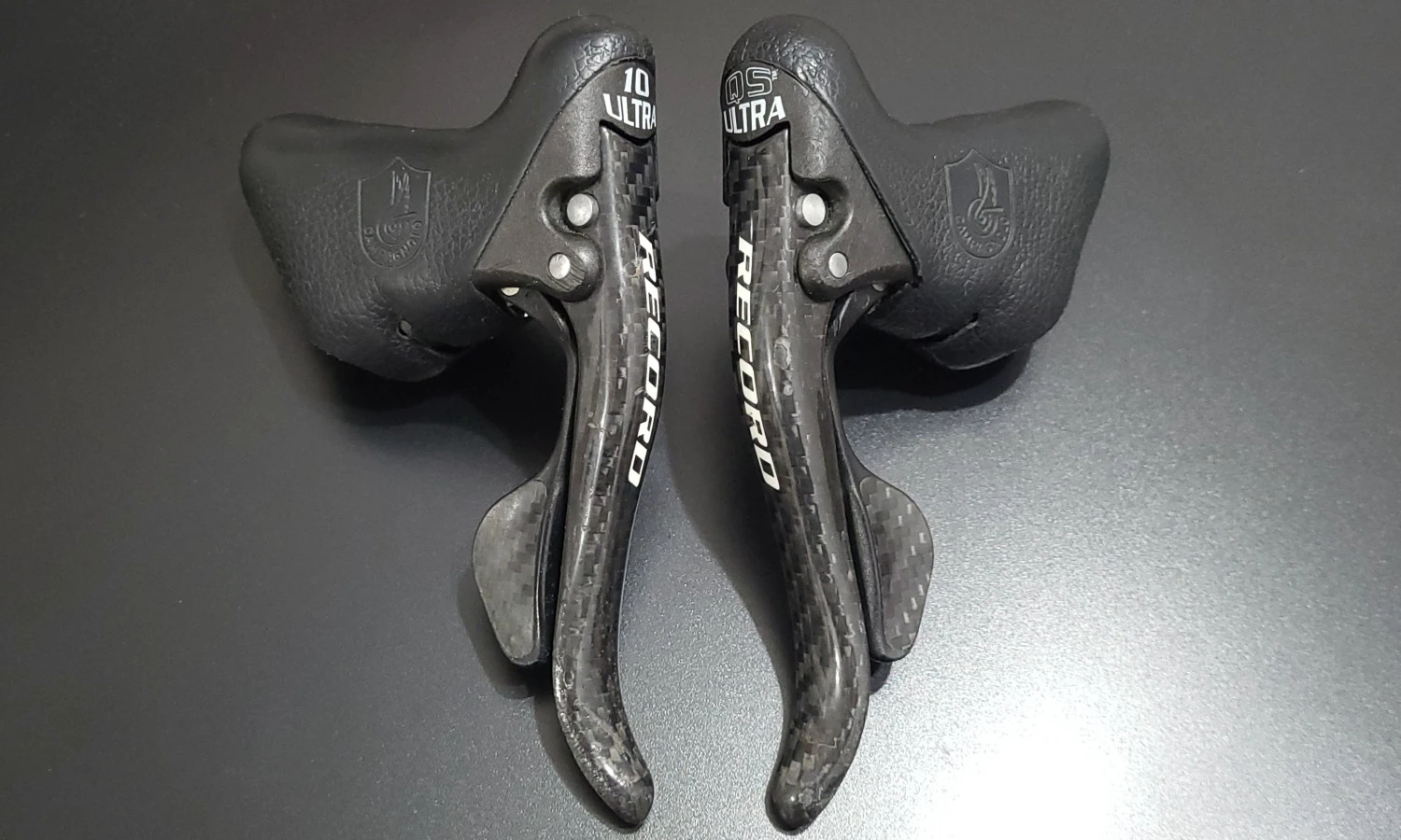 1. Set Ergopower Campagnolo Record 10s Manete Carbon