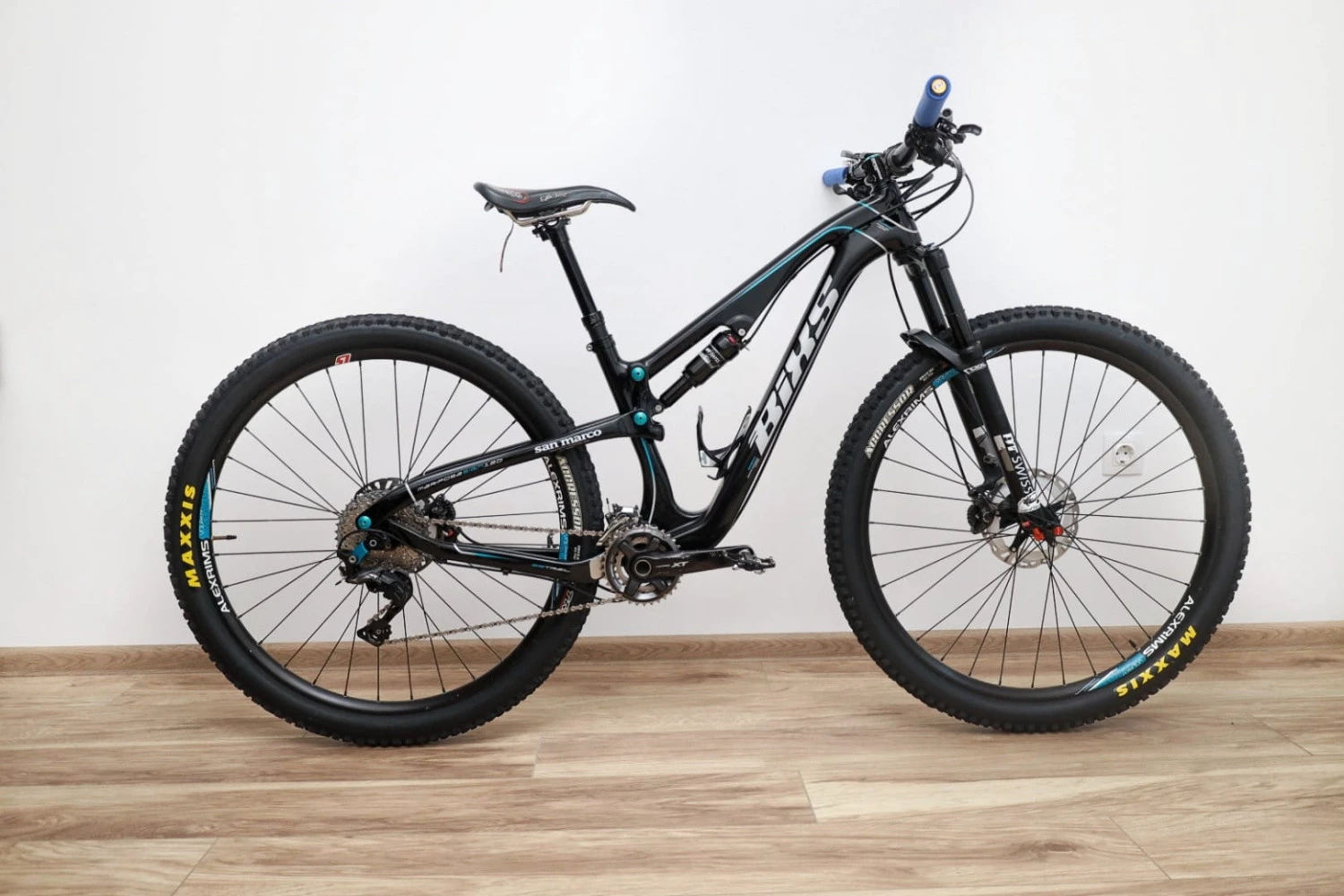2. Bicicleta MTB Bixs Mariposa Sign 120 Carbon, cadru M