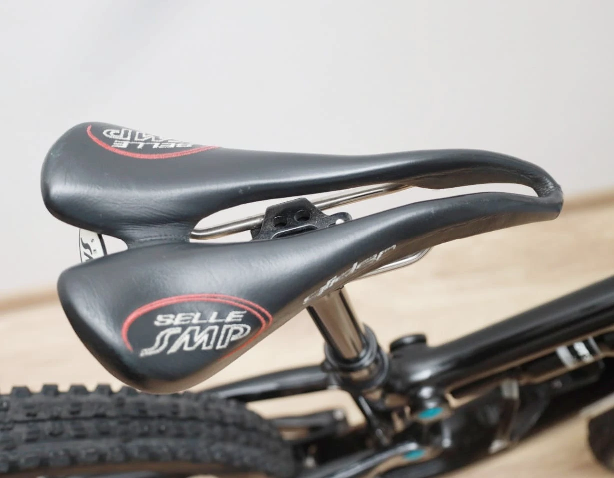 8. Bicicleta MTB Bixs Mariposa Sign 120 Carbon, cadru M