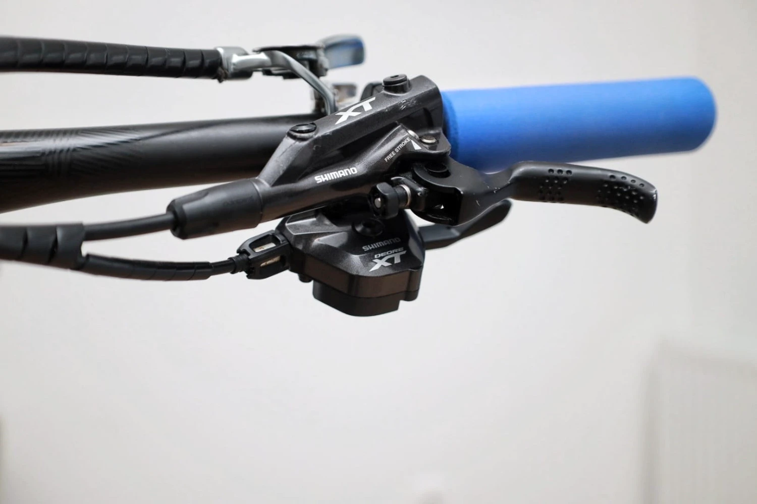4. Bicicleta MTB Bixs Mariposa Sign 120 Carbon, cadru M