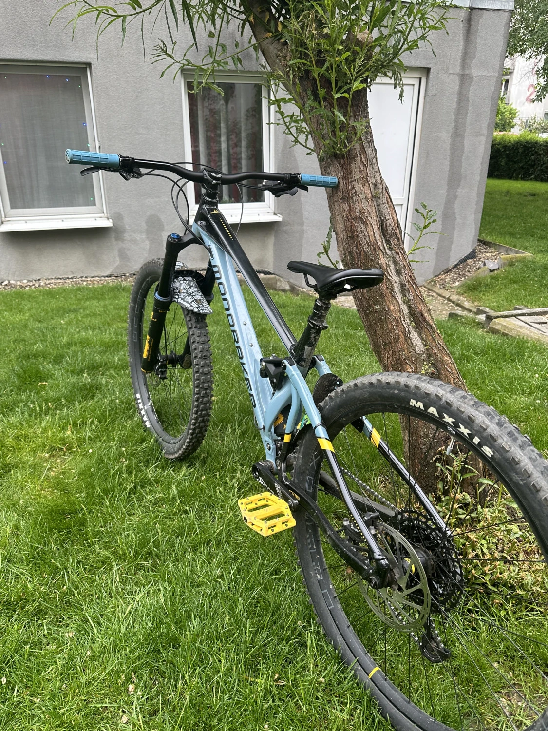 1. MTB Mondrker Superfoxy R, 29 inch, marime M