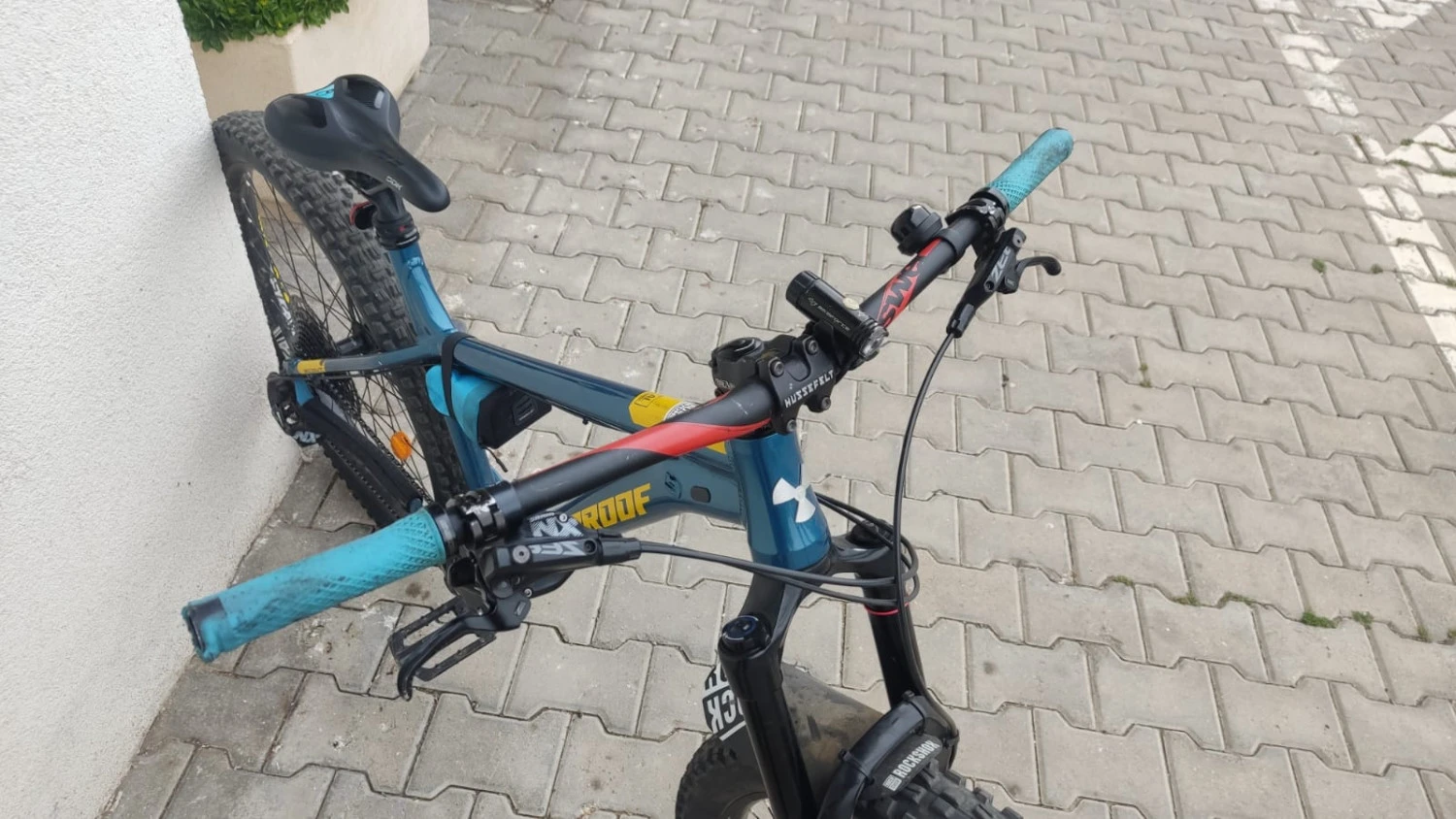 4. Vând MTB Nukeproof Scout 275