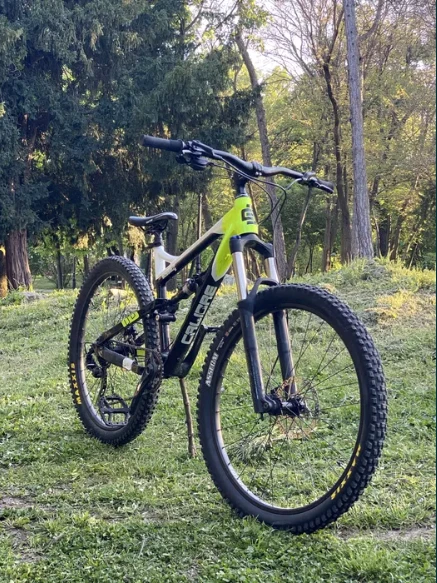 1. Bicicleta MTB Calibre Bossnut, cadru M