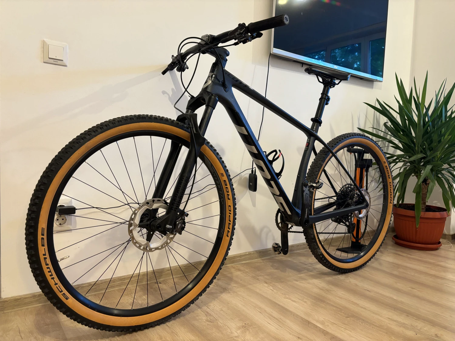 1. Scott Scale 940 carbon L