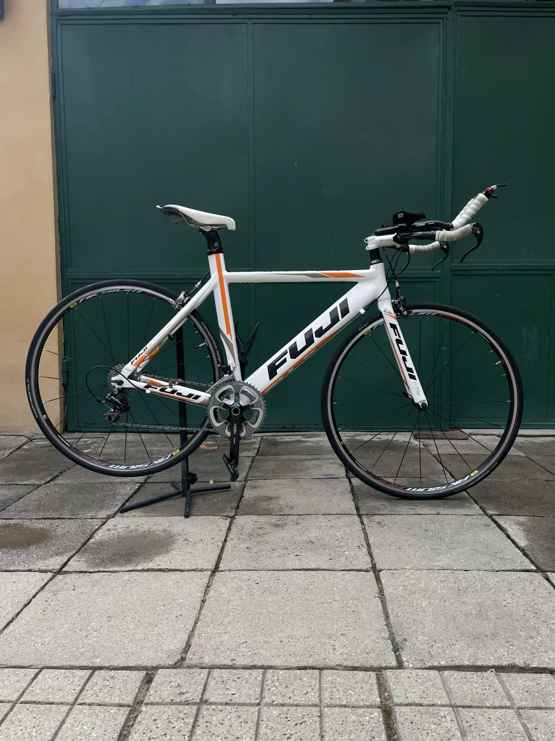 1. Bicicletă Fuji Aloha 1.1