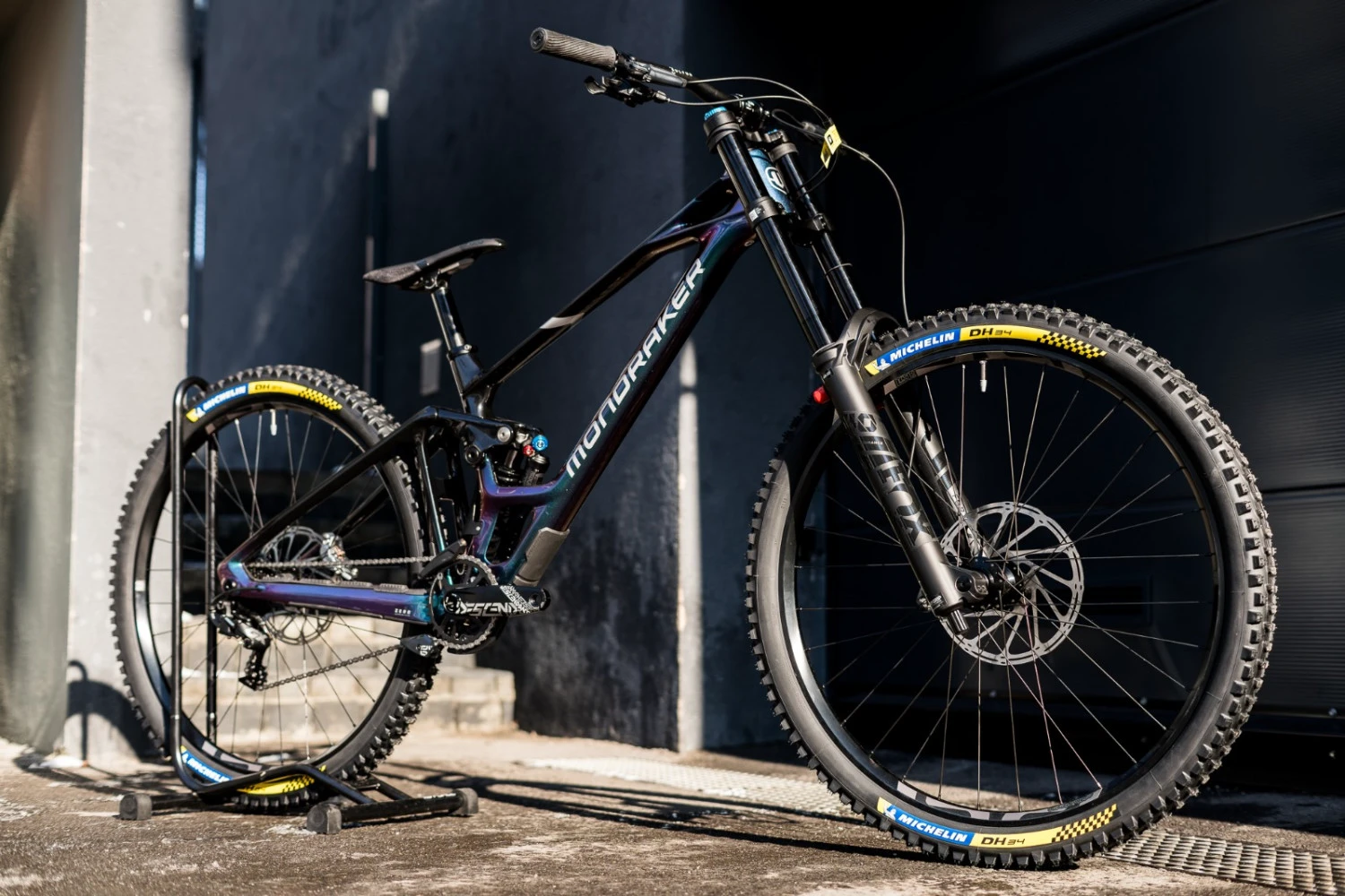 2. Bicicleta MTB Mondraker Summum R model 2024, noua