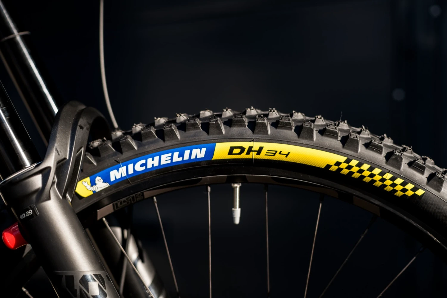 9. Bicicleta MTB Mondraker Summum R model 2024, noua