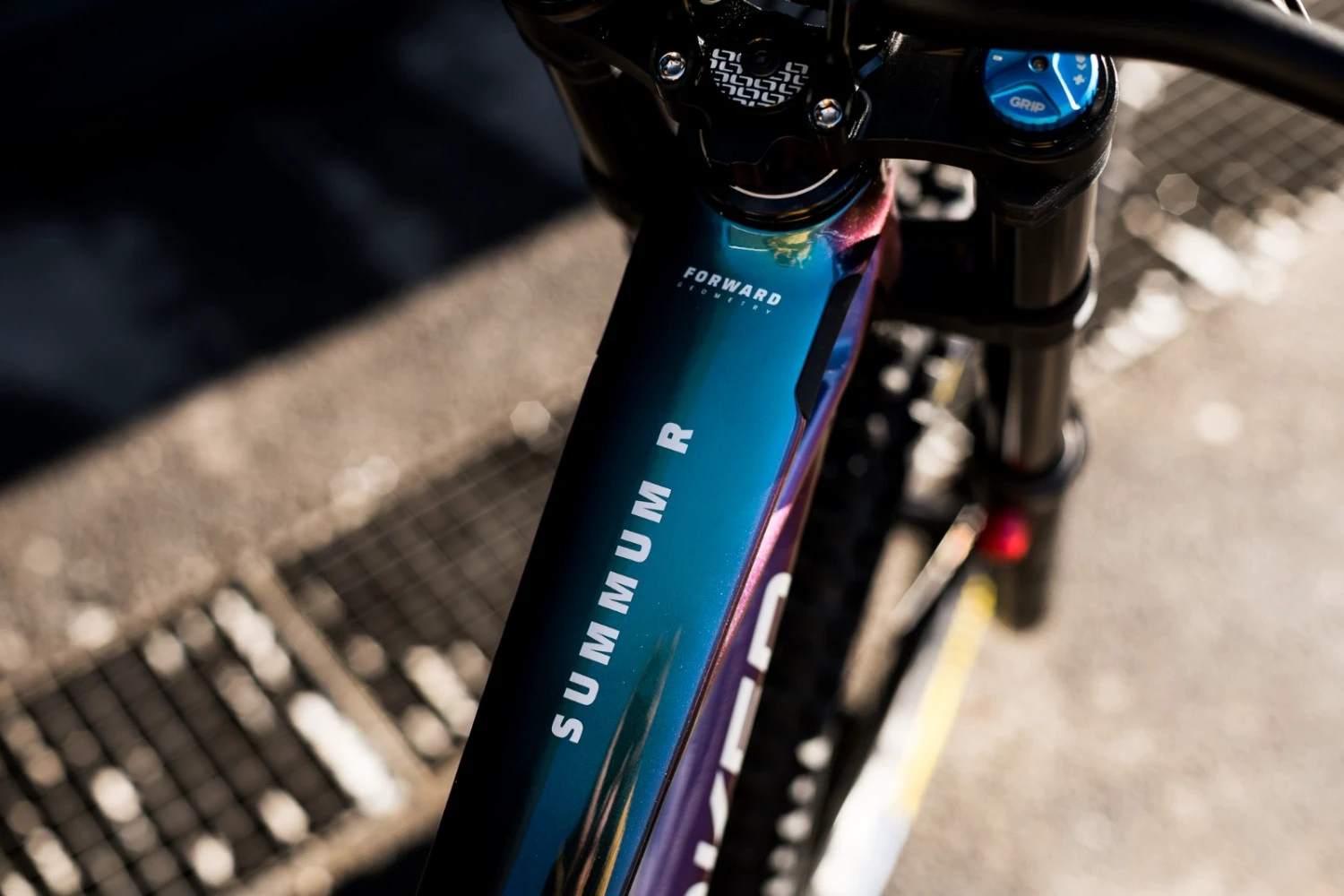 7. Bicicleta MTB Mondraker Summum R model 2024, noua