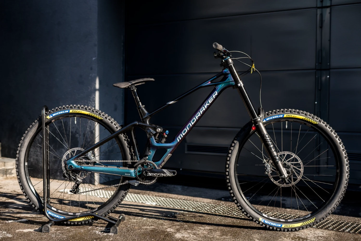 6. Bicicleta MTB Mondraker Summum R model 2024, noua