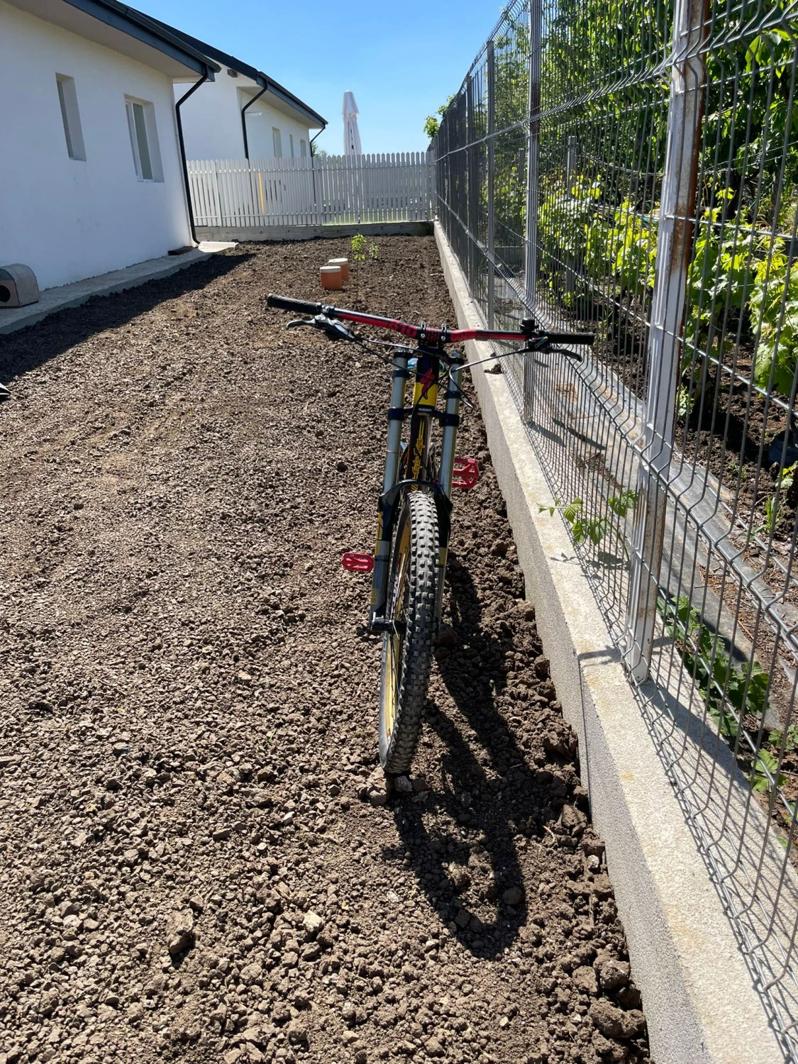 3. Vând bicicleta DH Specialized Demo 8