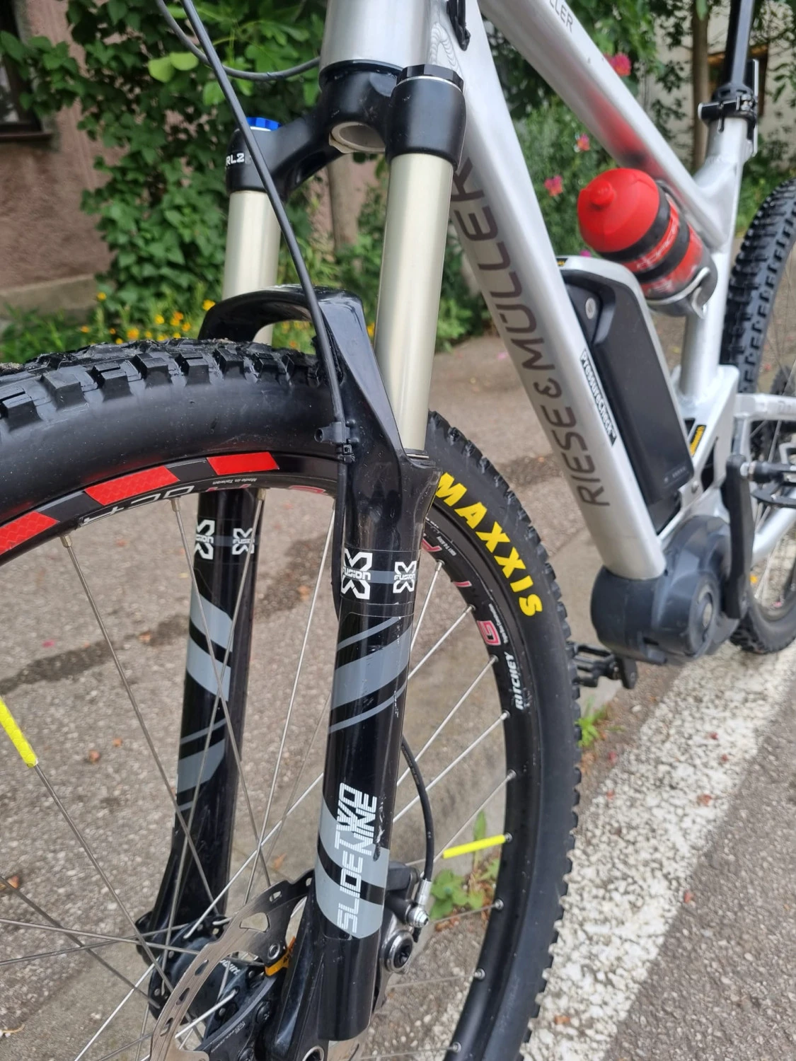 1. Bicicleta electrica full Riese Muller xl 29