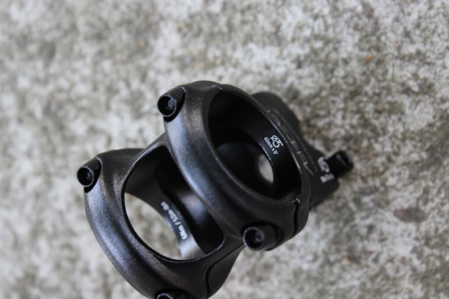 6. Race Face Aeffect R 35 pipa MTB 40mm lungime