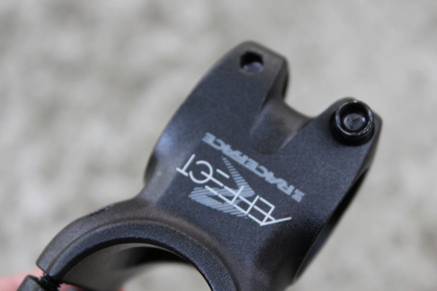 4. Race Face Aeffect R 35 pipa MTB 40mm lungime
