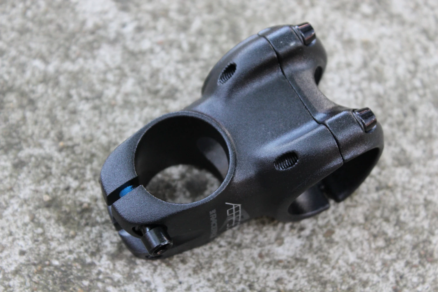 2. Race Face Aeffect R 35 pipa MTB 40mm lungime