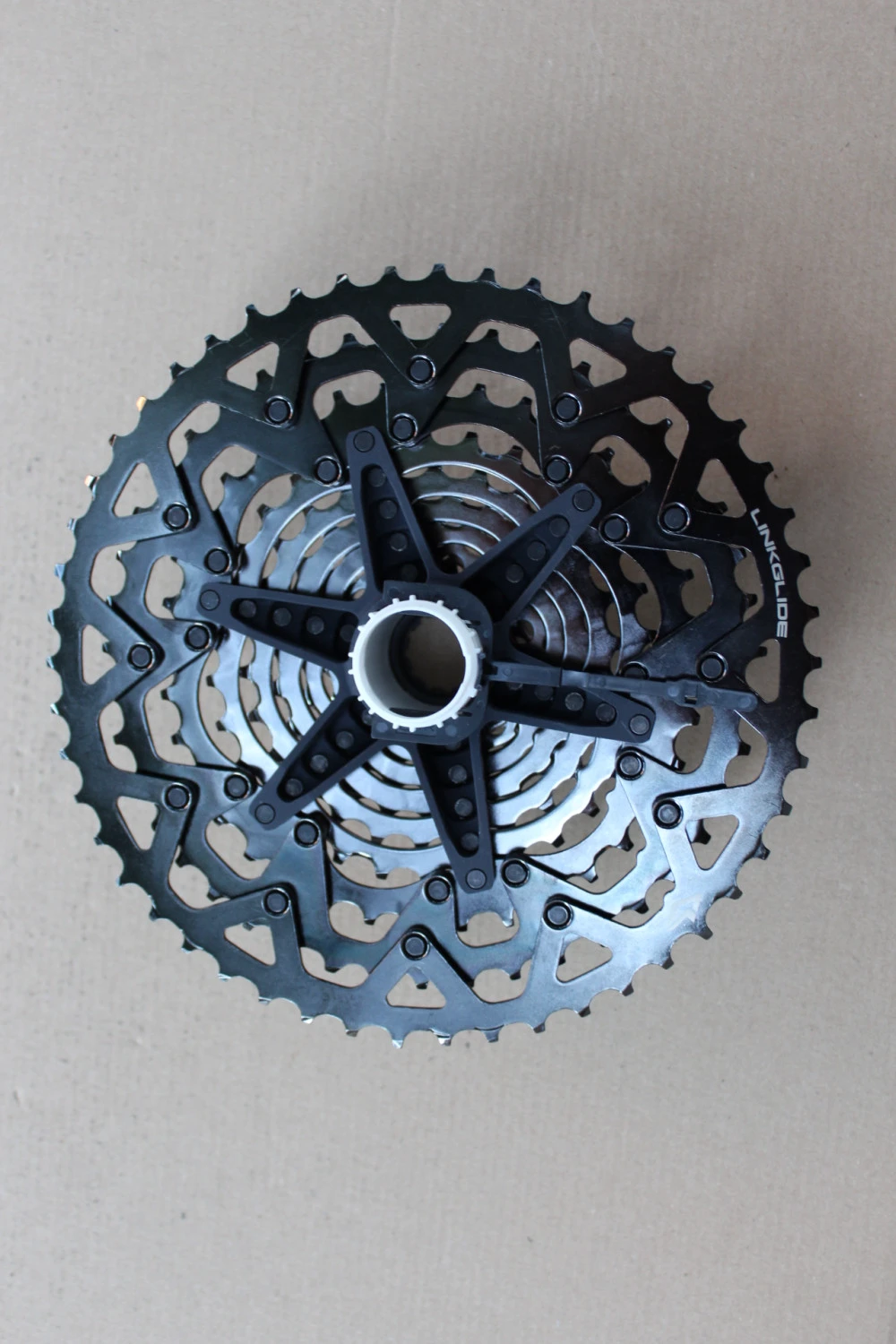 2. Shimano XT pinion caseta 11-50T CS-LG700 Linkglide - 11vit. E-bike